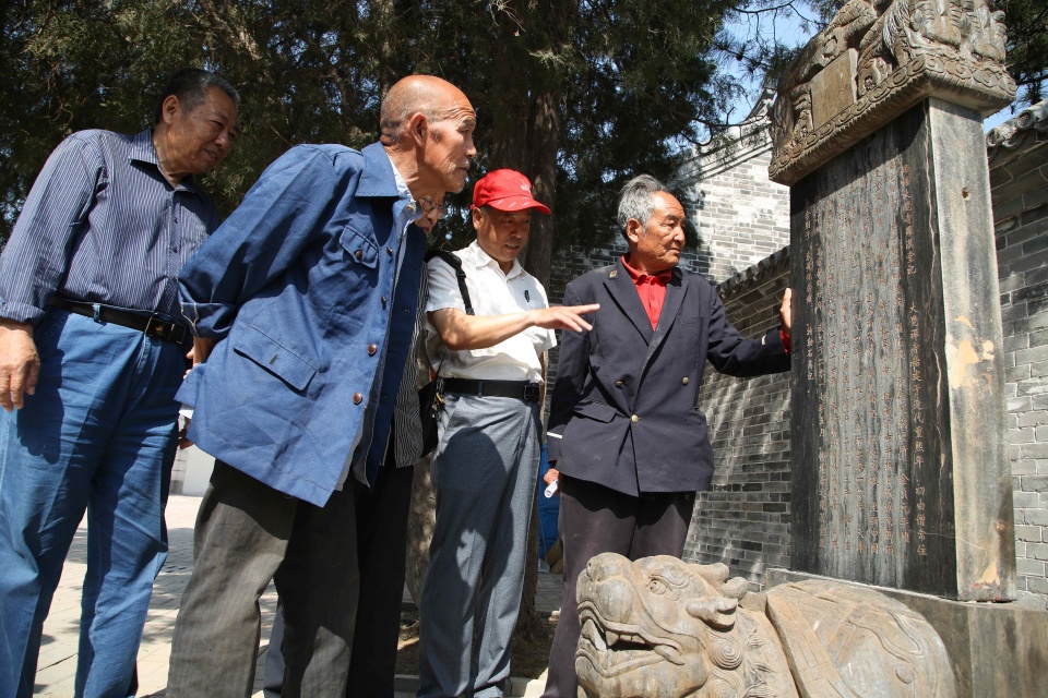 袁黄（了凡）纪念馆参观的游客